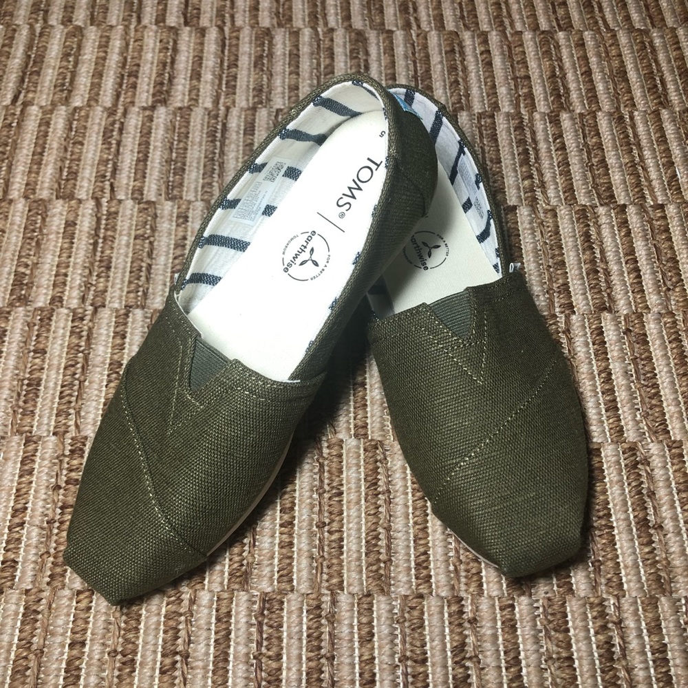 Women’s Tom’s Flats
